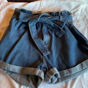 Cute jean shorts with tie!